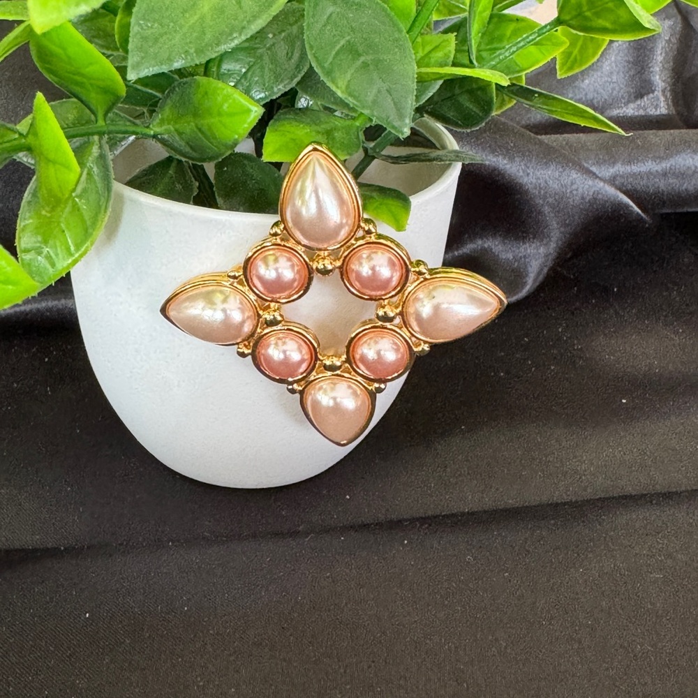 MONET CREAM/PINK FAUX PEARL BROOCH Collectable
